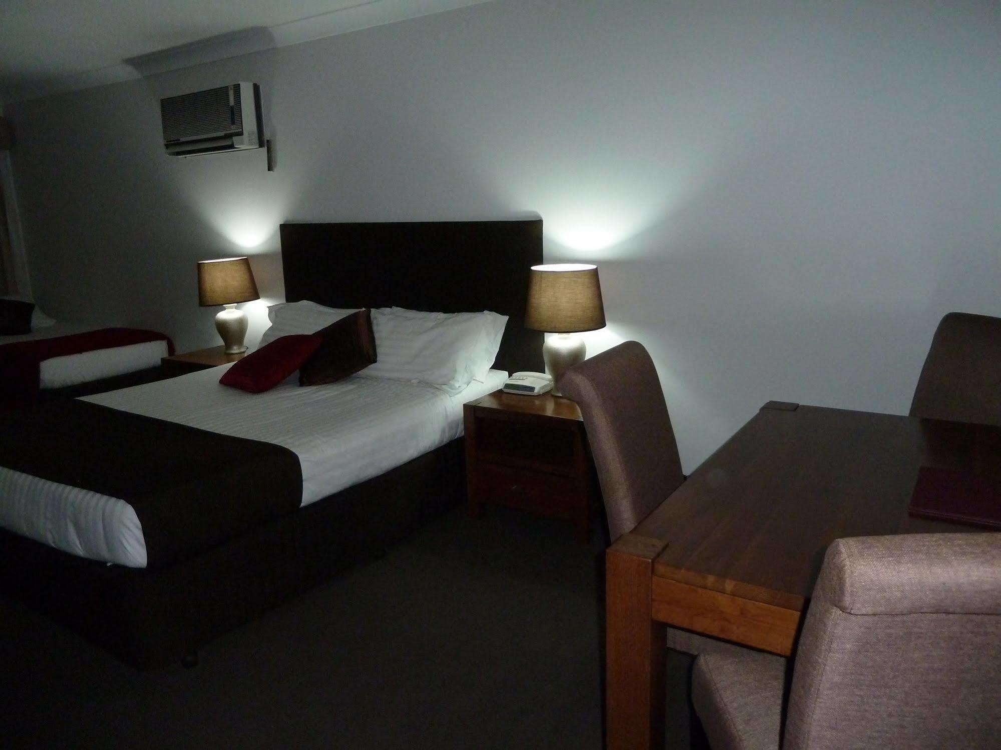The Aston Motel Tamworth Exteriör bild
